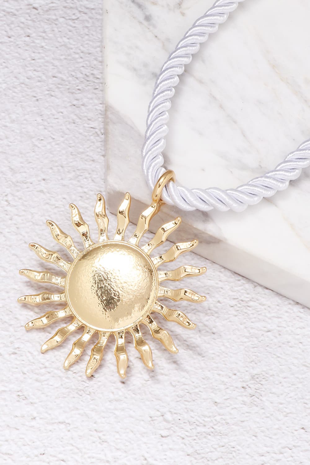 Zinc Alloy Sun Shape Pendant Necklace